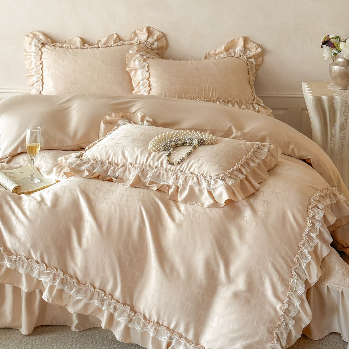 91家纺网 家纺一手货源 找家纺 迪梦姿家纺 2026新款春意真丝提花床盖四件套 香槟