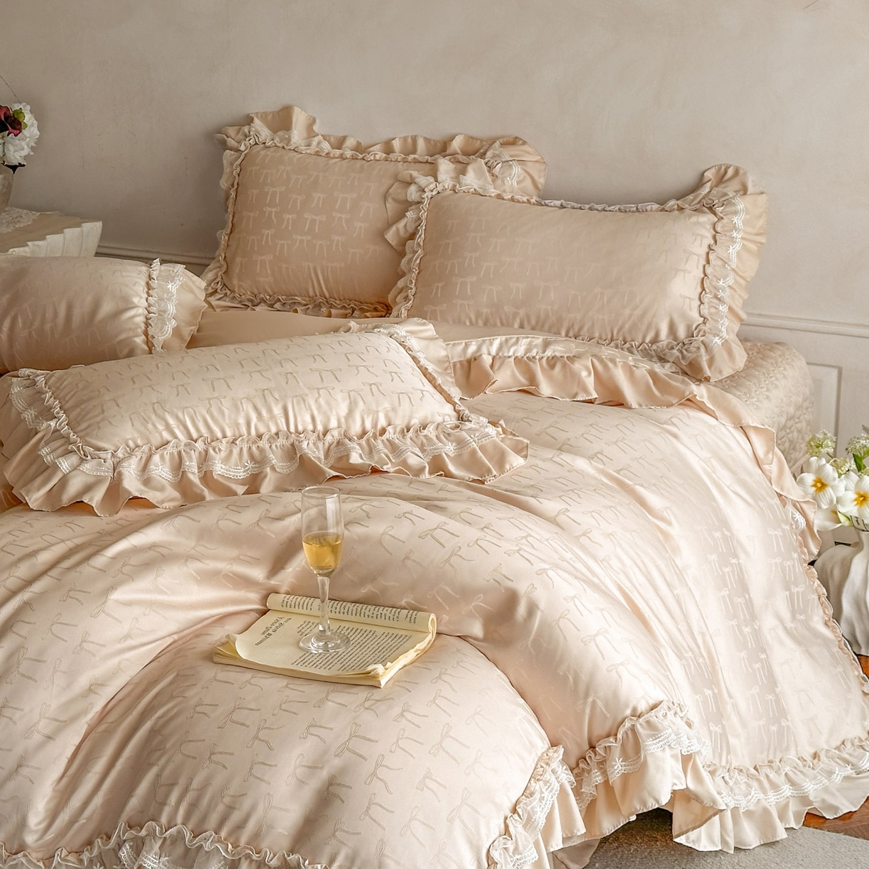 91家纺网 家纺一手货源 找家纺 迪梦姿家纺 2026新款春意真丝提花床盖四件套 香槟