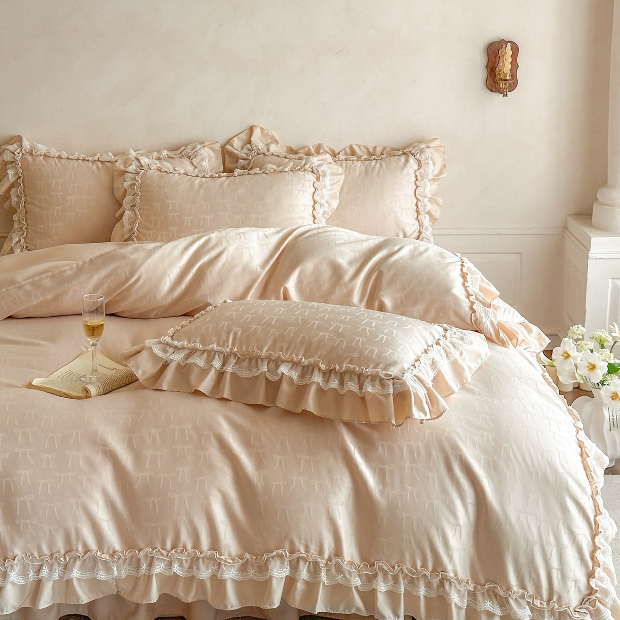 91家纺网 家纺一手货源 找家纺 迪梦姿家纺 2026新款春意真丝提花床盖四件套 香槟