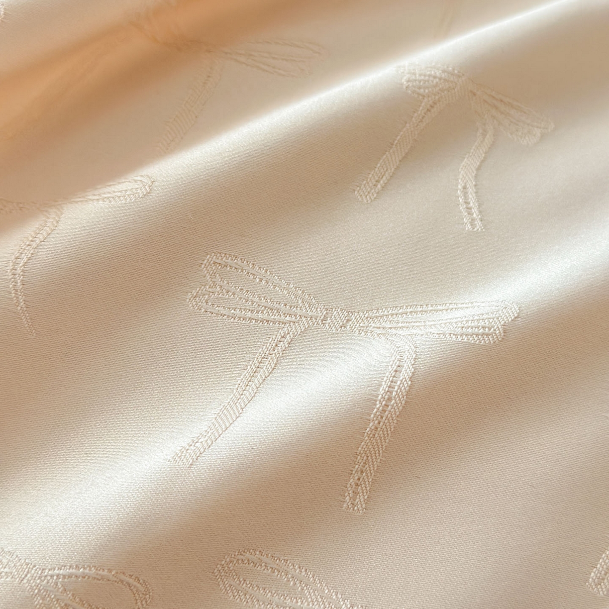 91家纺网 家纺一手货源 找家纺 迪梦姿家纺 2026新款春意真丝提花床盖四件套 香槟