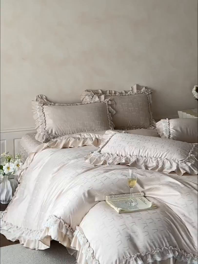 91家纺网 家纺一手货源 找家纺 迪梦姿家纺 2026新款春意真丝提花床盖四件套 香槟