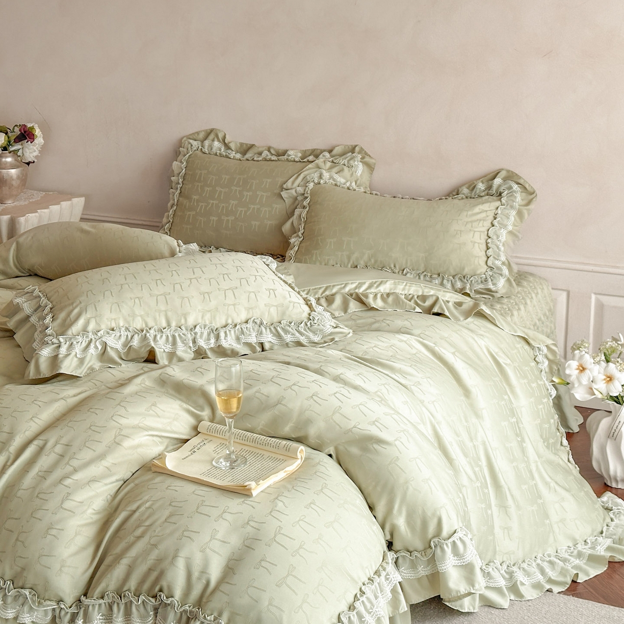 91家纺网 家纺一手货源 找家纺 迪梦姿家纺 2026新款春意真丝提花床盖四件套 抹茶绿