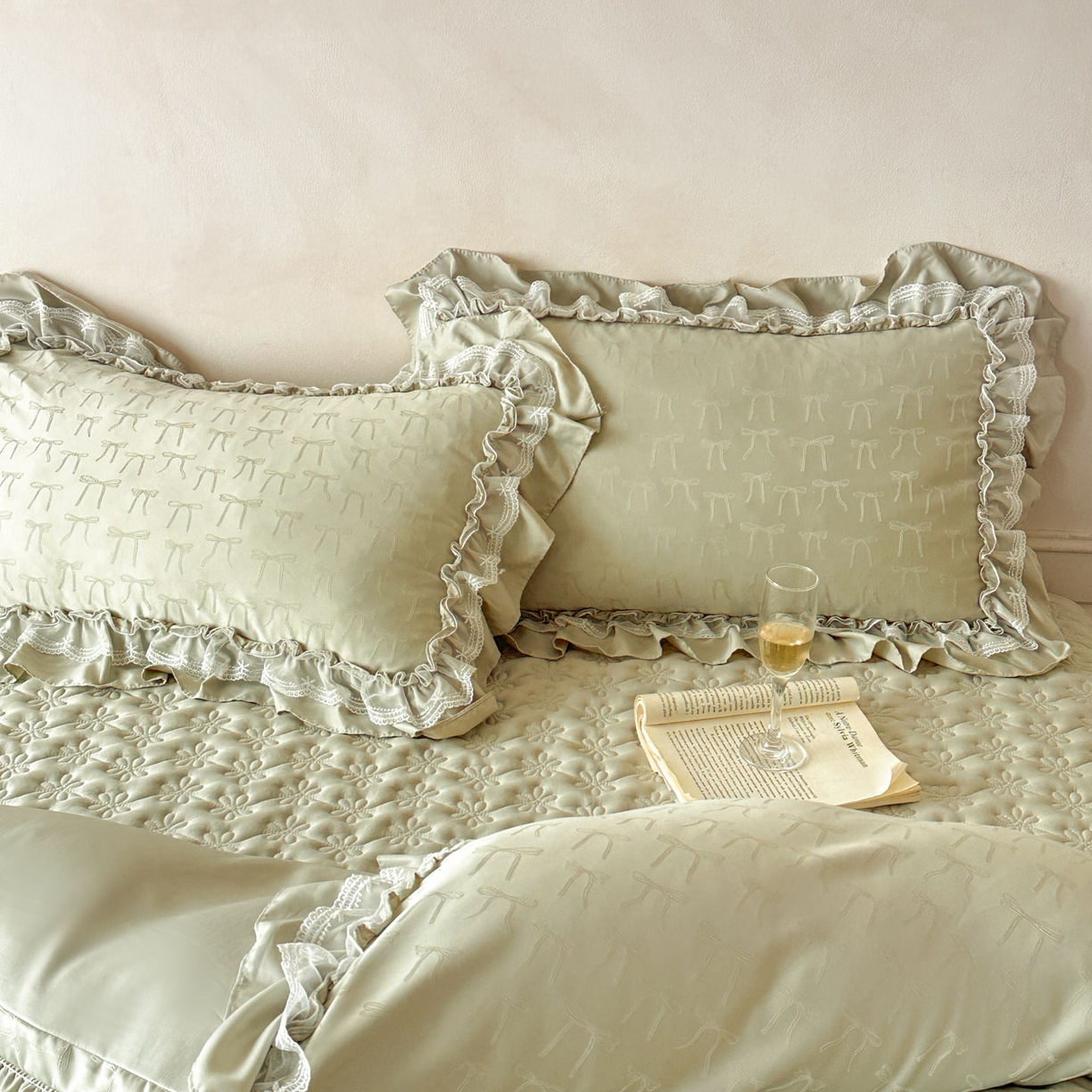 91家纺网 家纺一手货源 找家纺 迪梦姿家纺 2026新款春意真丝提花床盖四件套 抹茶绿