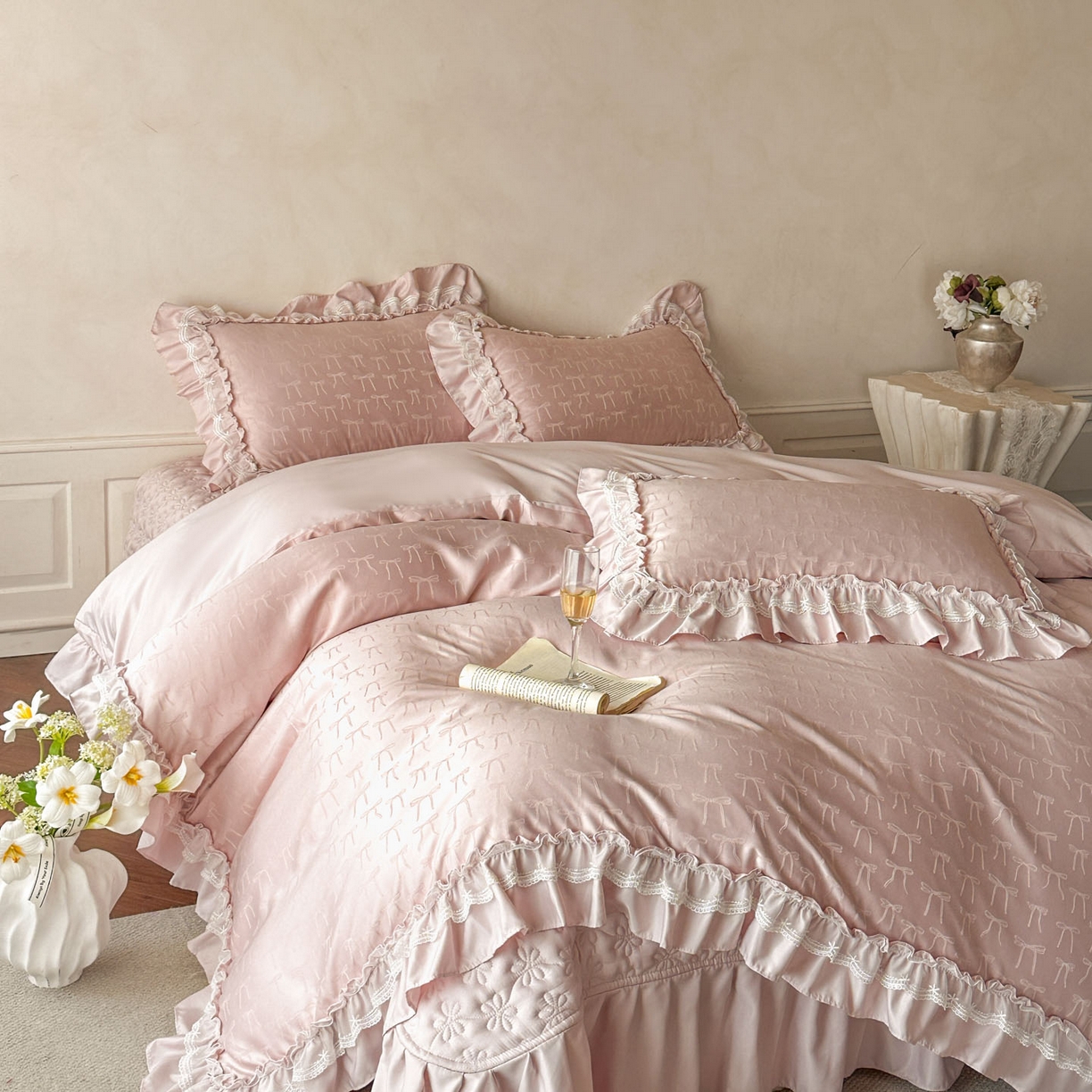 91家纺网 家纺一手货源 找家纺 迪梦姿家纺 2026新款春意真丝提花床盖四件套 豆沙