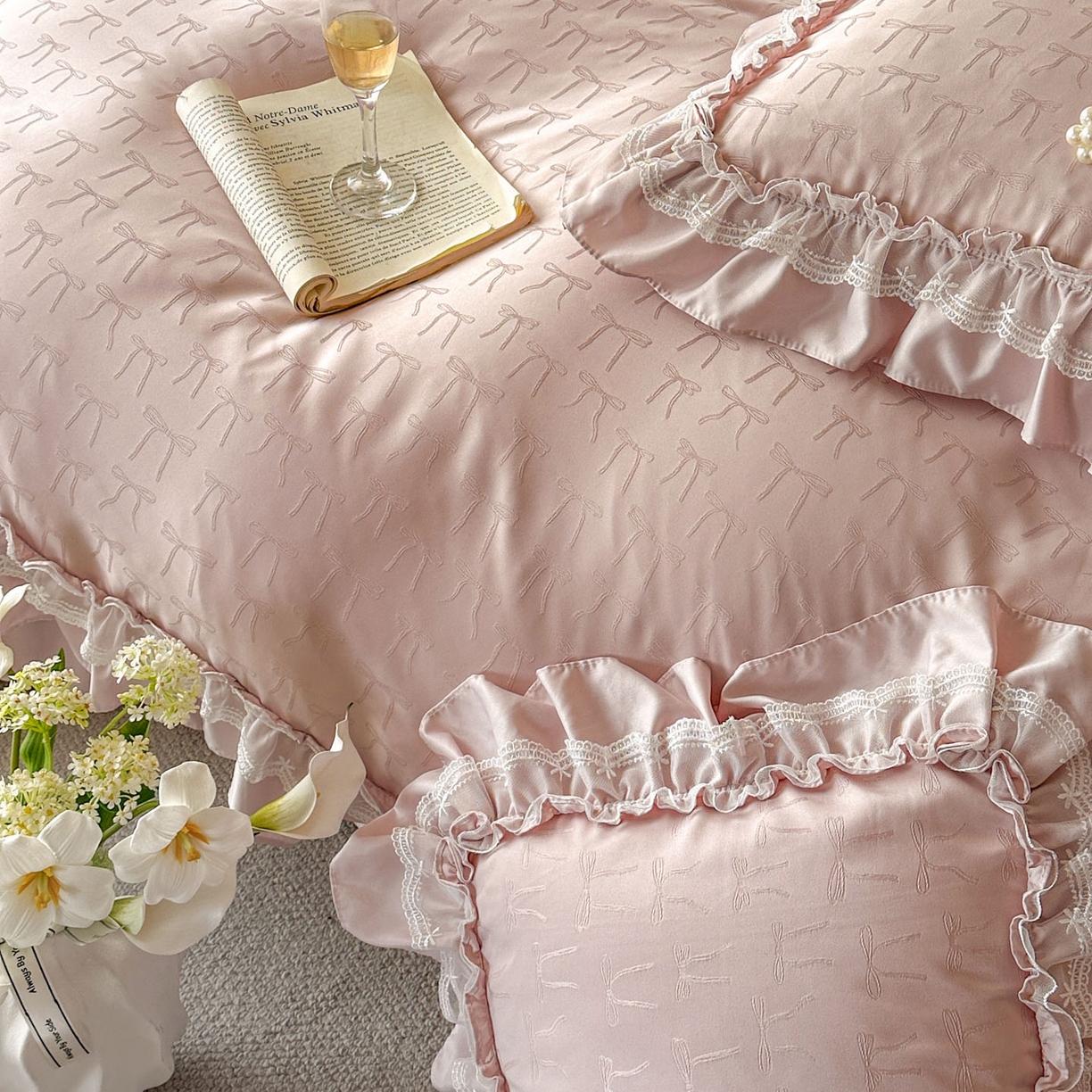 91家纺网 家纺一手货源 找家纺 迪梦姿家纺 2026新款春意真丝提花床盖四件套 豆沙