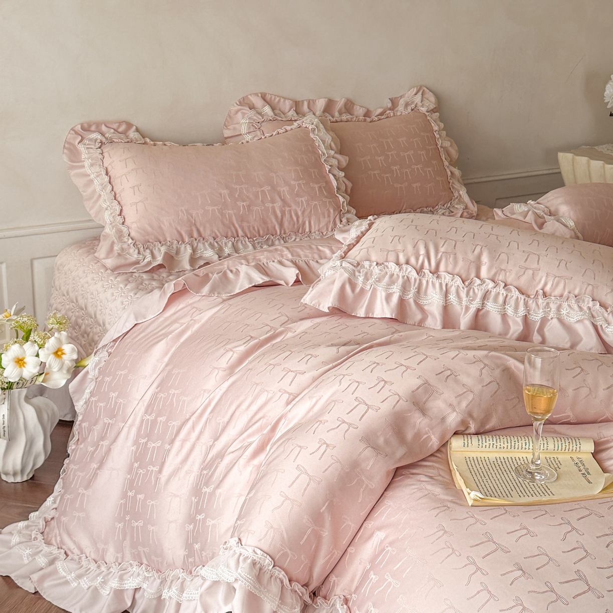 91家纺网 家纺一手货源 找家纺 迪梦姿家纺 2026新款春意真丝提花床盖四件套 豆沙