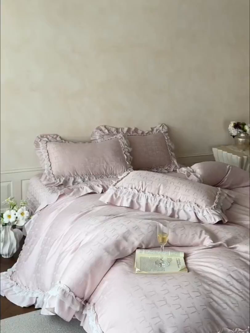 91家纺网 家纺一手货源 找家纺 迪梦姿家纺 2026新款春意真丝提花床盖四件套 豆沙