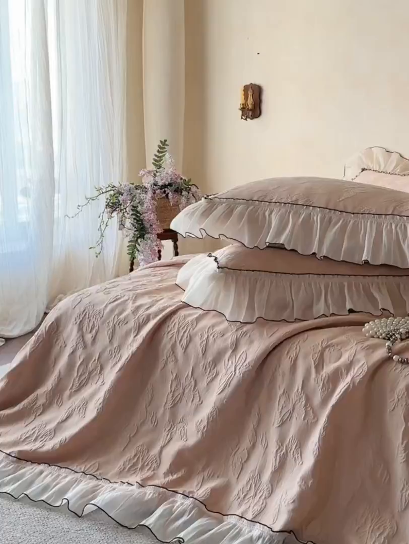 91家纺网 家纺一手货源 找家纺 迪梦姿家纺 2026新款梦蝶真丝提花夏被四件套 米驼色
