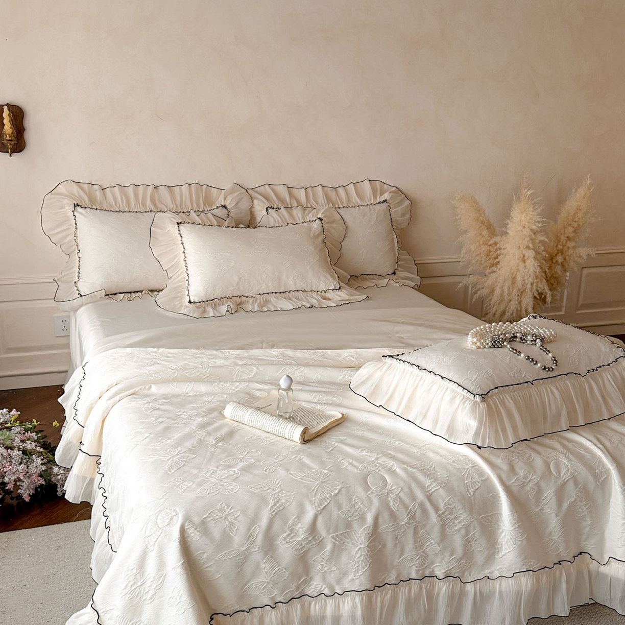 91家纺网 家纺一手货源 找家纺 迪梦姿家纺 2026新款梦蝶真丝提花夏被四件套 奶白色