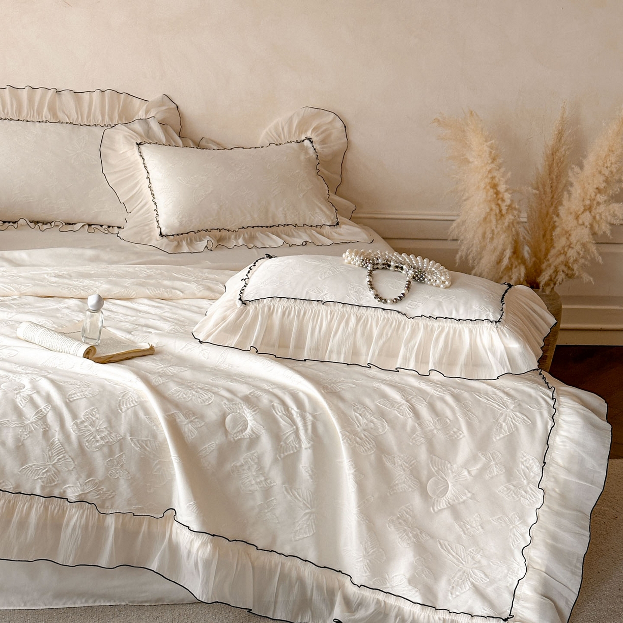 91家纺网 家纺一手货源 找家纺 迪梦姿家纺 2026新款梦蝶真丝提花夏被四件套 奶白色