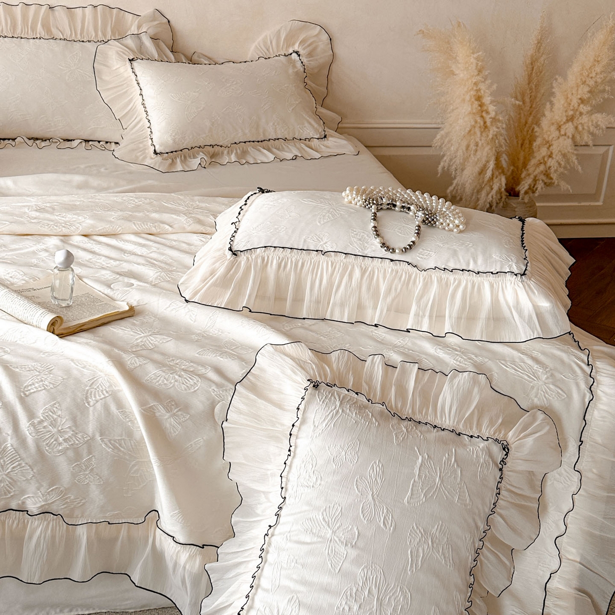 91家纺网 家纺一手货源 找家纺 迪梦姿家纺 2026新款梦蝶真丝提花夏被四件套 奶白色