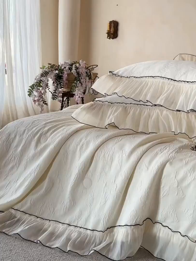 91家纺网 家纺一手货源 找家纺 迪梦姿家纺 2026新款梦蝶真丝提花夏被四件套 奶白色