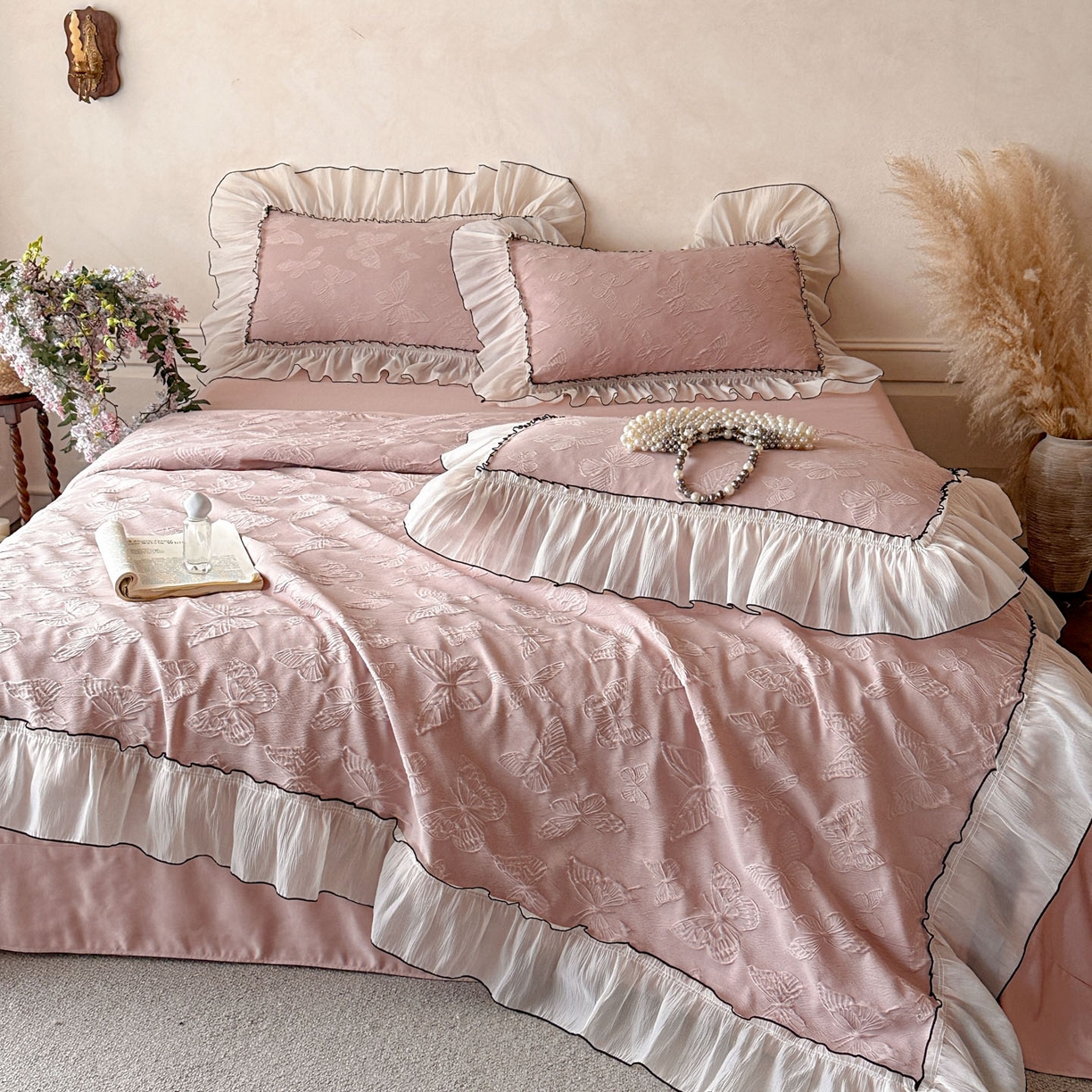 91家纺网 家纺一手货源 找家纺 迪梦姿家纺 2026新款梦蝶真丝提花夏被四件套 浅豆沙