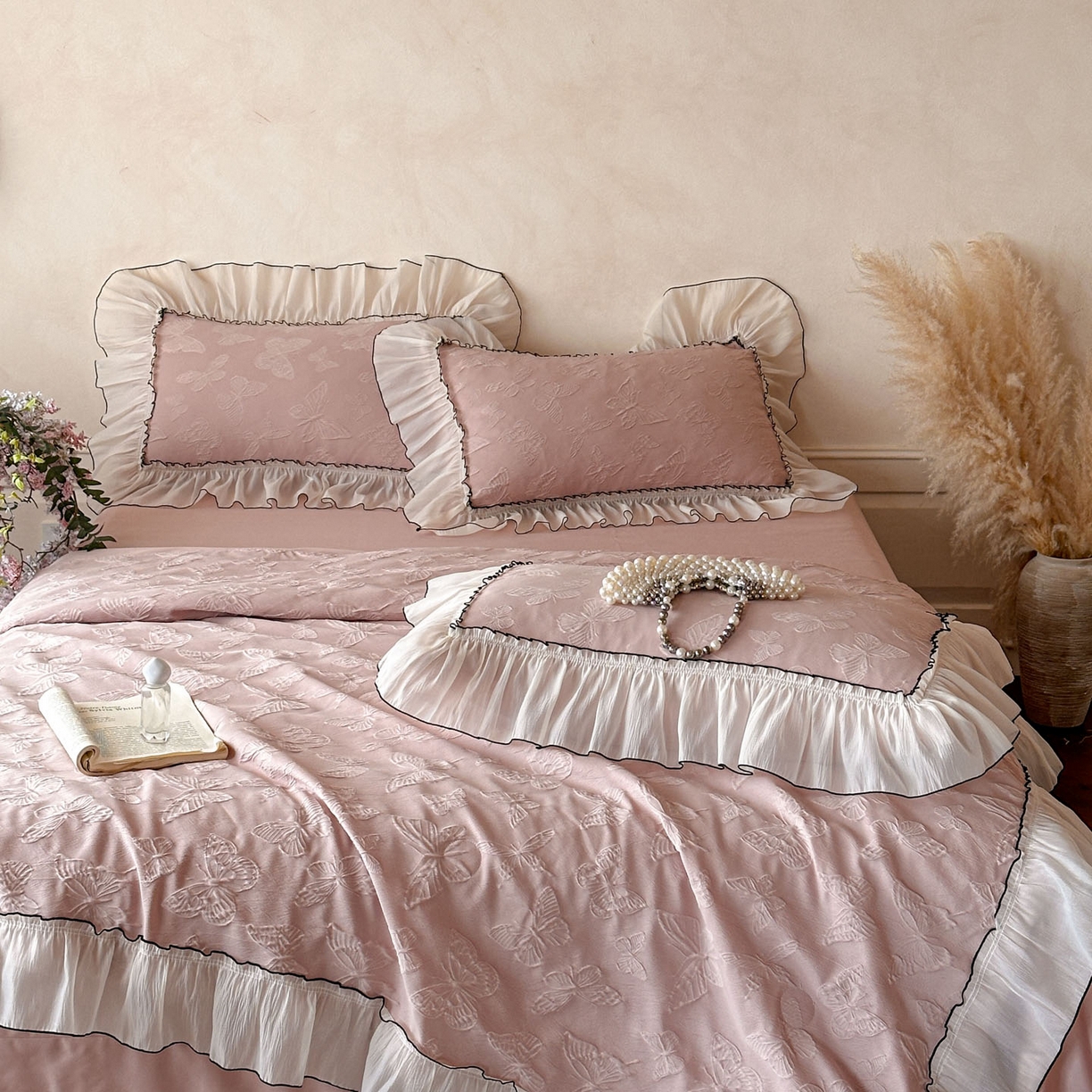 91家纺网 家纺一手货源 找家纺 迪梦姿家纺 2026新款梦蝶真丝提花夏被四件套 浅豆沙