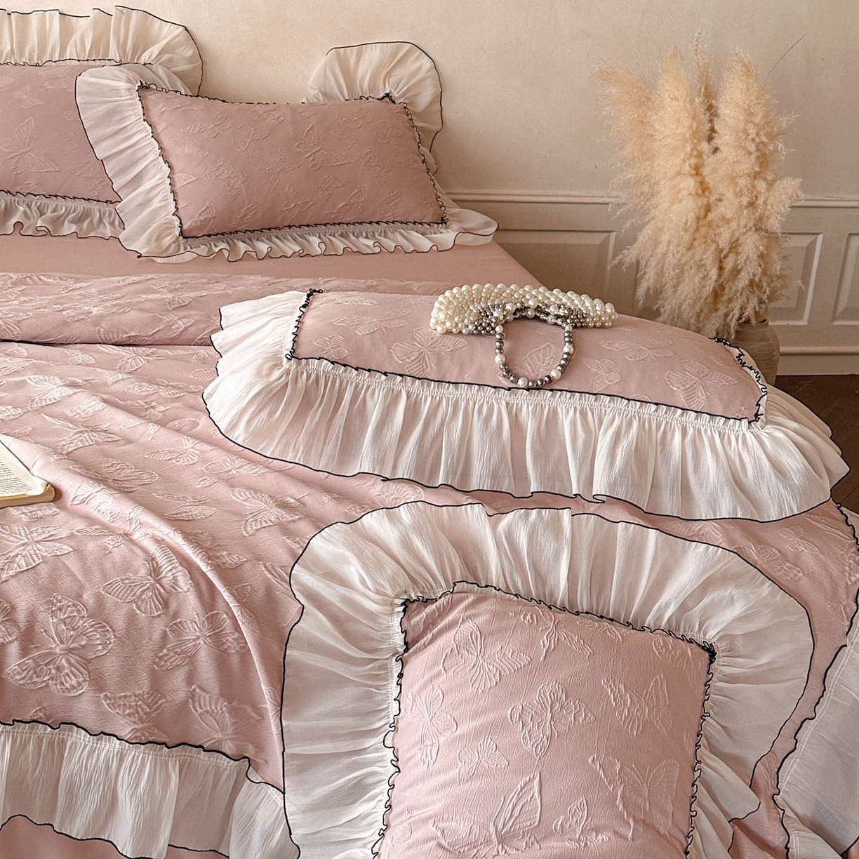 91家纺网 家纺一手货源 找家纺 迪梦姿家纺 2026新款梦蝶真丝提花夏被四件套 浅豆沙