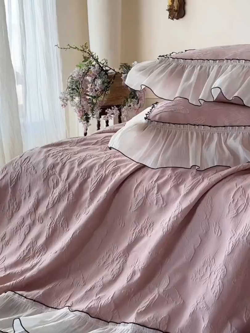 91家纺网 家纺一手货源 找家纺 迪梦姿家纺 2026新款梦蝶真丝提花夏被四件套 浅豆沙