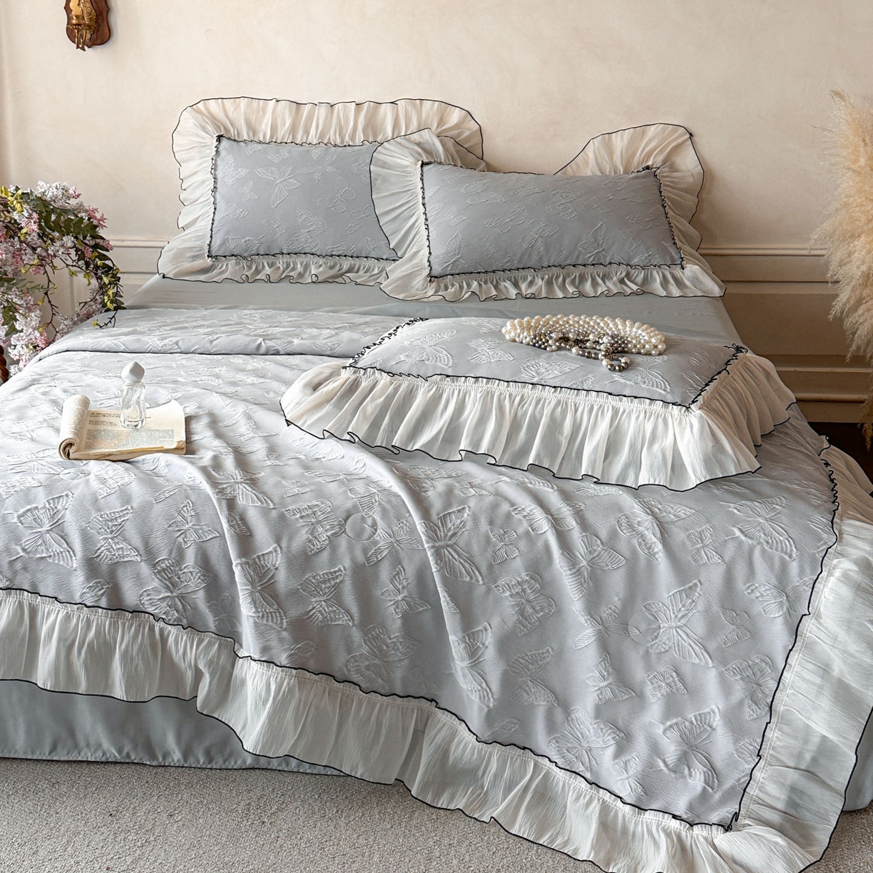 91家纺网 家纺一手货源 找家纺 迪梦姿家纺 2026新款梦蝶真丝提花夏被四件套 青灰色