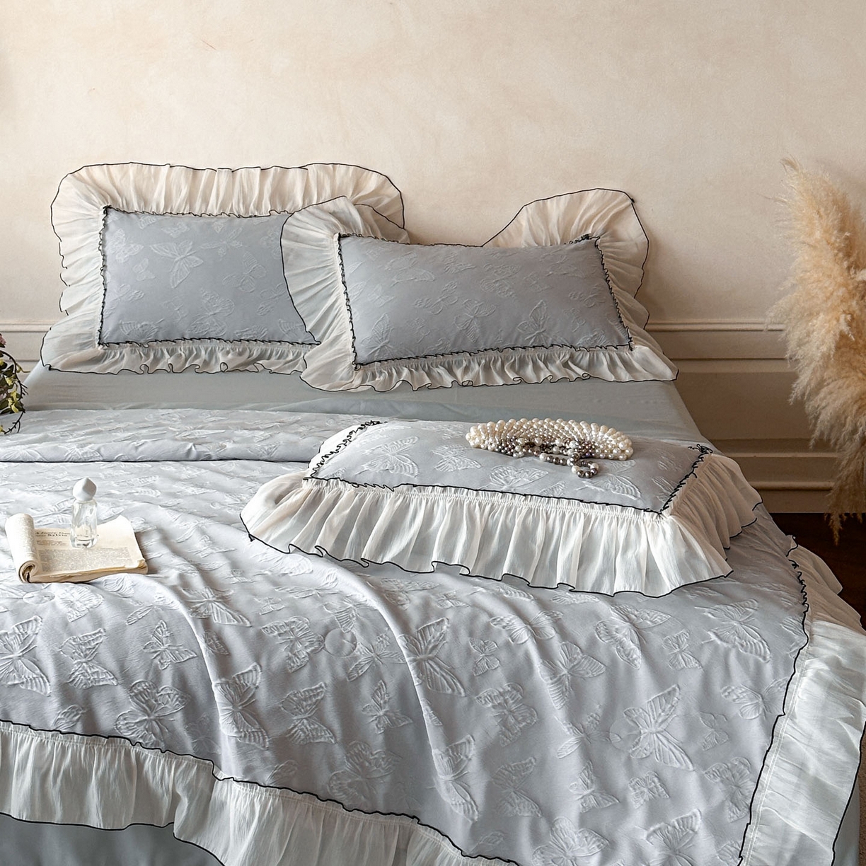 91家纺网 家纺一手货源 找家纺 迪梦姿家纺 2026新款梦蝶真丝提花夏被四件套 青灰色