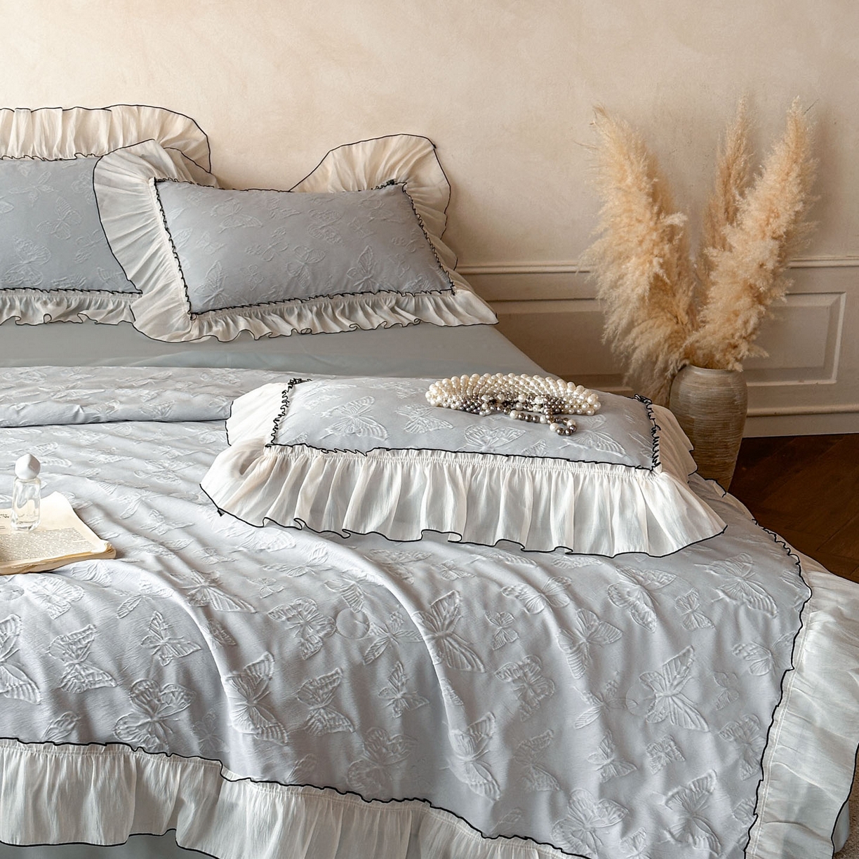 91家纺网 家纺一手货源 找家纺 迪梦姿家纺 2026新款梦蝶真丝提花夏被四件套 青灰色