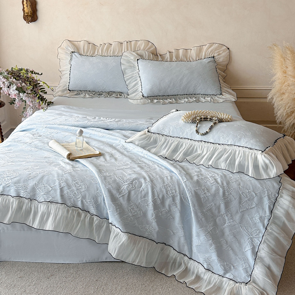 91家纺网 家纺一手货源 找家纺 迪梦姿家纺 2026新款梦蝶真丝提花夏被四件套 天空兰