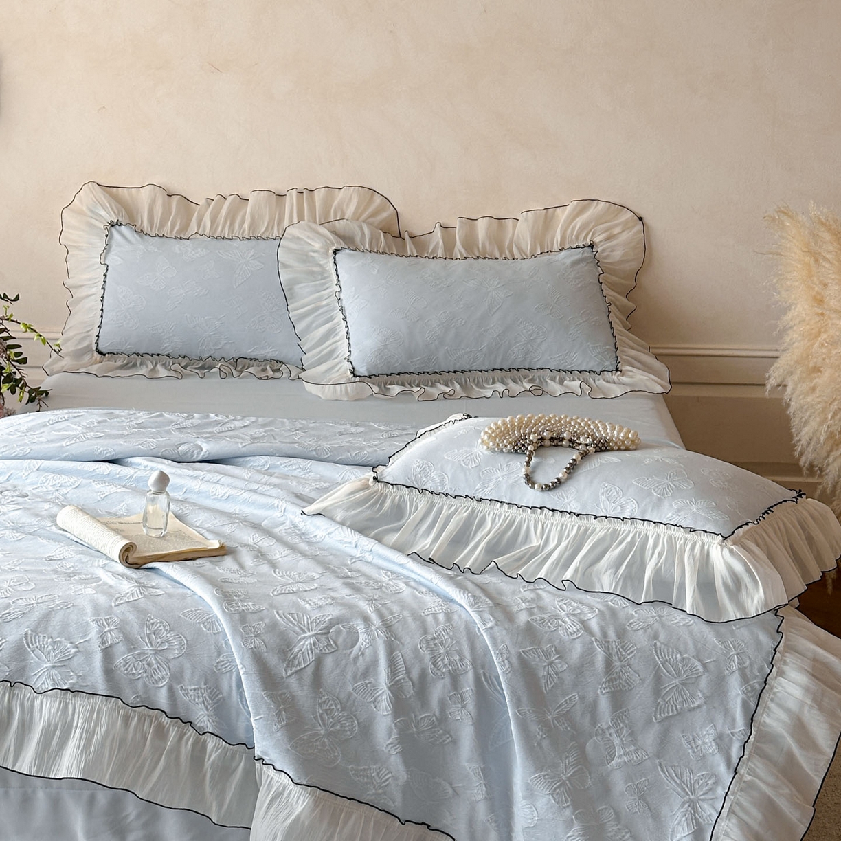 91家纺网 家纺一手货源 找家纺 迪梦姿家纺 2026新款梦蝶真丝提花夏被四件套 天空兰