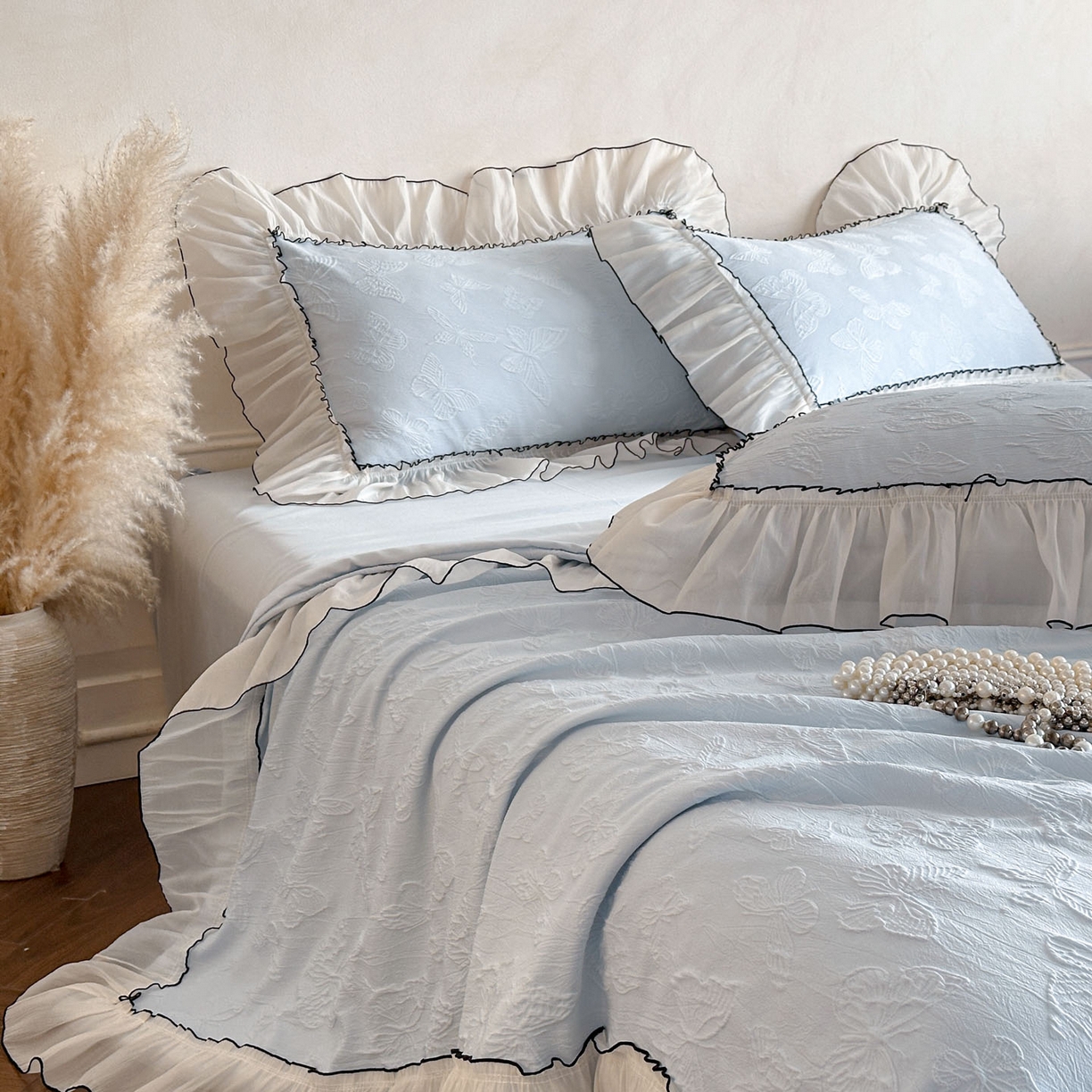 91家纺网 家纺一手货源 找家纺 迪梦姿家纺 2026新款梦蝶真丝提花夏被四件套 天空兰