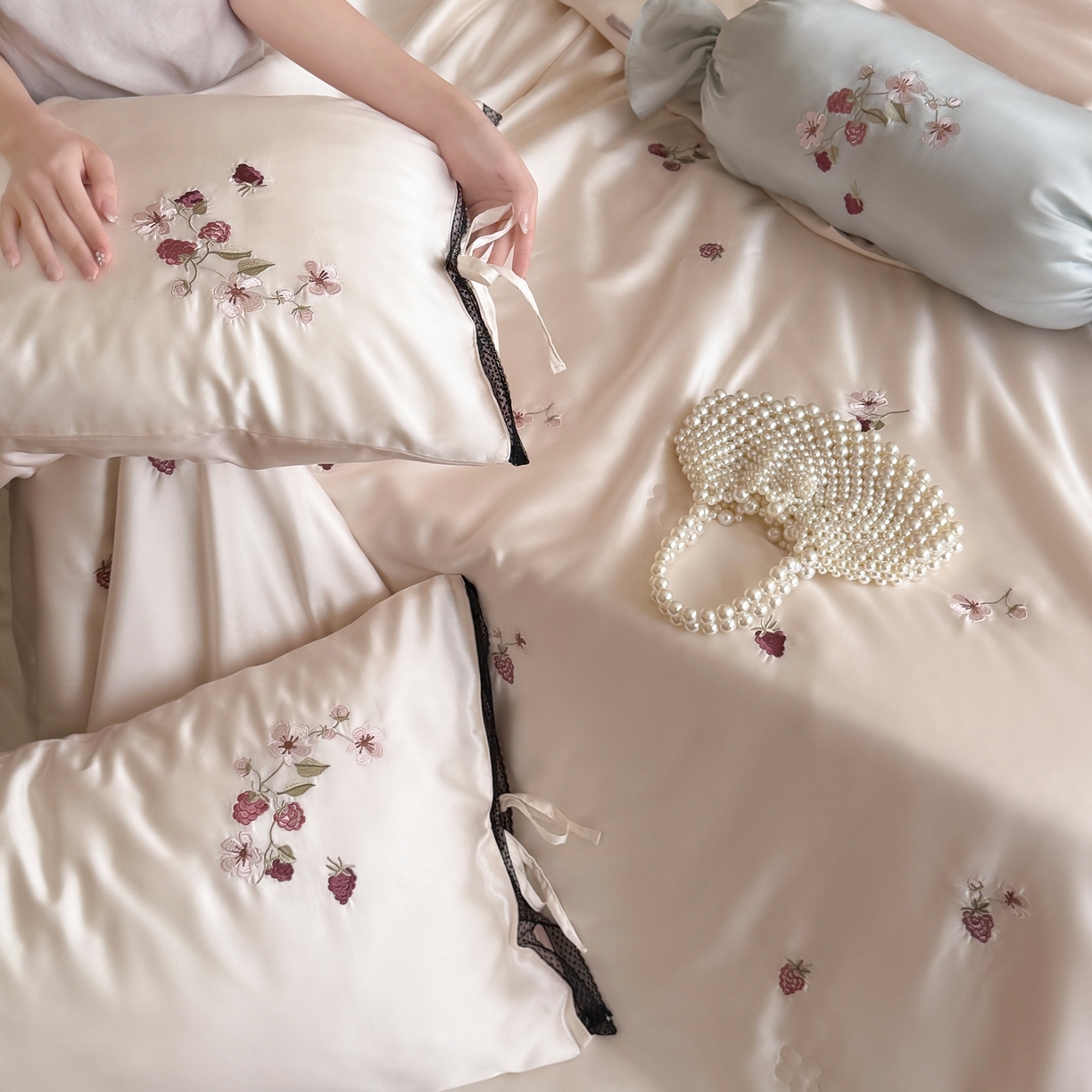 91家纺网 家纺一手货源 找家纺 （总）鹿班家居 2026新款60S兰精天丝刺绣夏被夏凉被空调被-春日枝