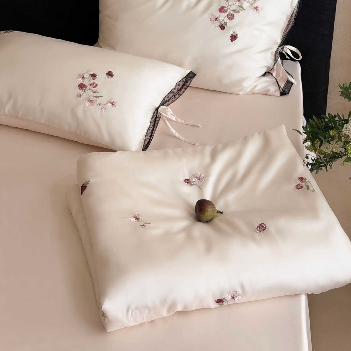 91家纺网 家纺一手货源 找家纺 （总）鹿班家居 2026新款60S兰精天丝刺绣夏被夏凉被空调被-春日枝