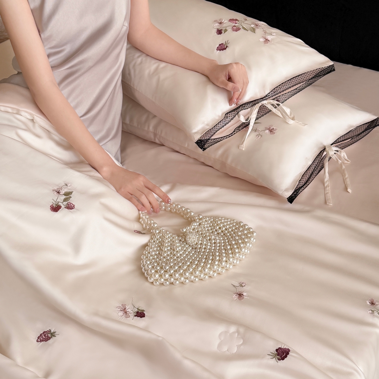 91家纺网 家纺一手货源 找家纺 （总）鹿班家居 2026新款60S兰精天丝刺绣夏被夏凉被空调被-春日枝