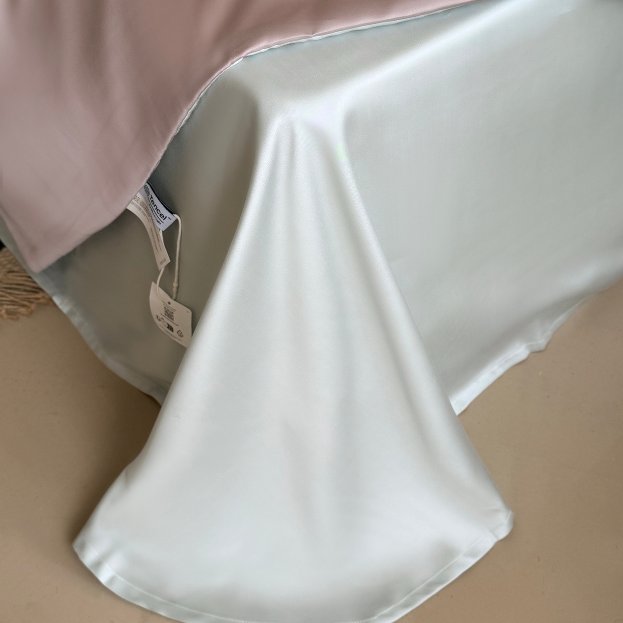 91家纺网 家纺一手货源 找家纺 鹿班家居 2026新款60S兰精天丝刺绣夏被夏凉被空调被-春日枝 春日枝-藕丝粉