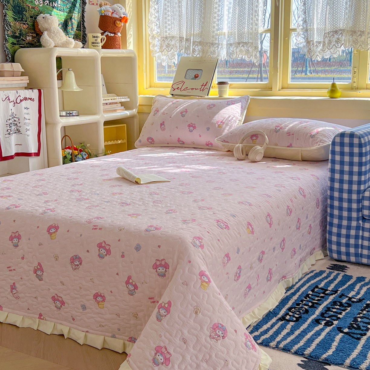 91家纺网 家纺一手货源 找家纺 默忆 2026新款亲肤舒适双层纱花边宽床盖 粉色兔语