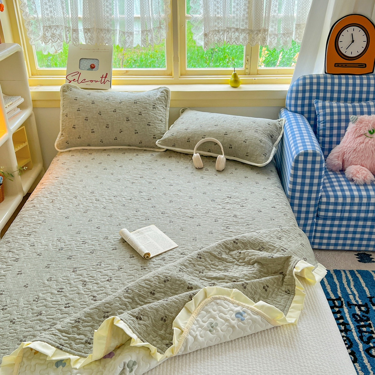 91家纺网 家纺一手货源 找家纺 默忆 2026新款亲肤舒适双层纱花边宽床盖 樱桃曼舞