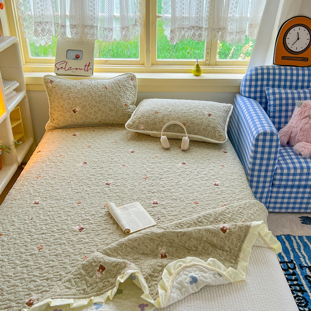 91家纺网 家纺一手货源 找家纺 默忆 2026新款亲肤舒适双层纱花边宽床盖 花草兔