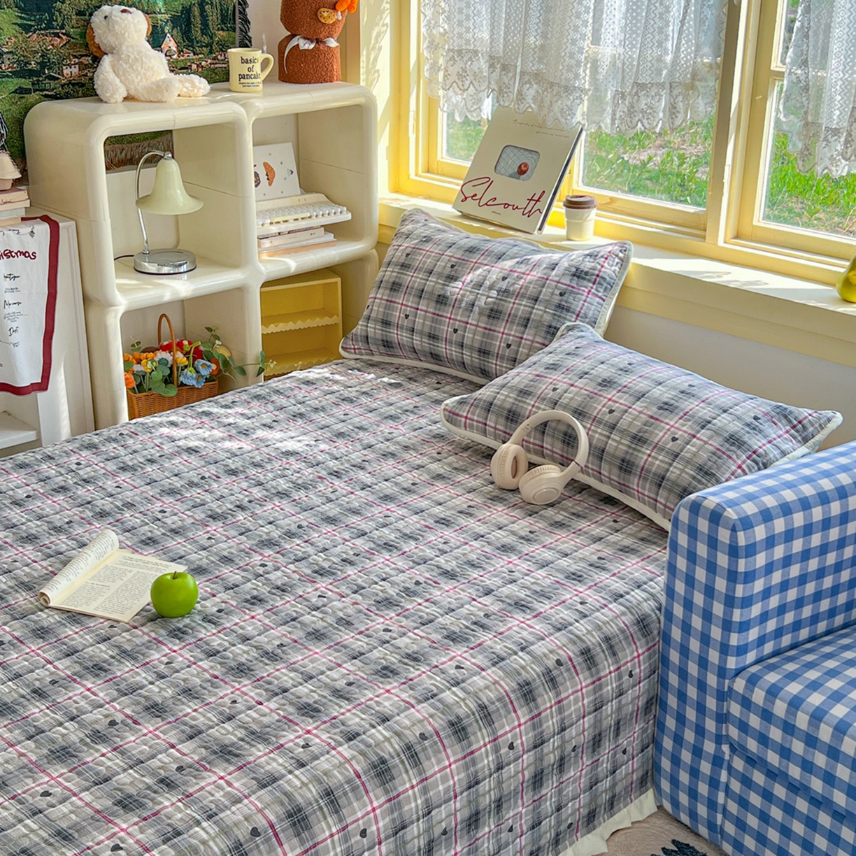 91家纺网 家纺一手货源 找家纺 默忆 2026新款亲肤舒适双层纱花边宽床盖 灰格爱心