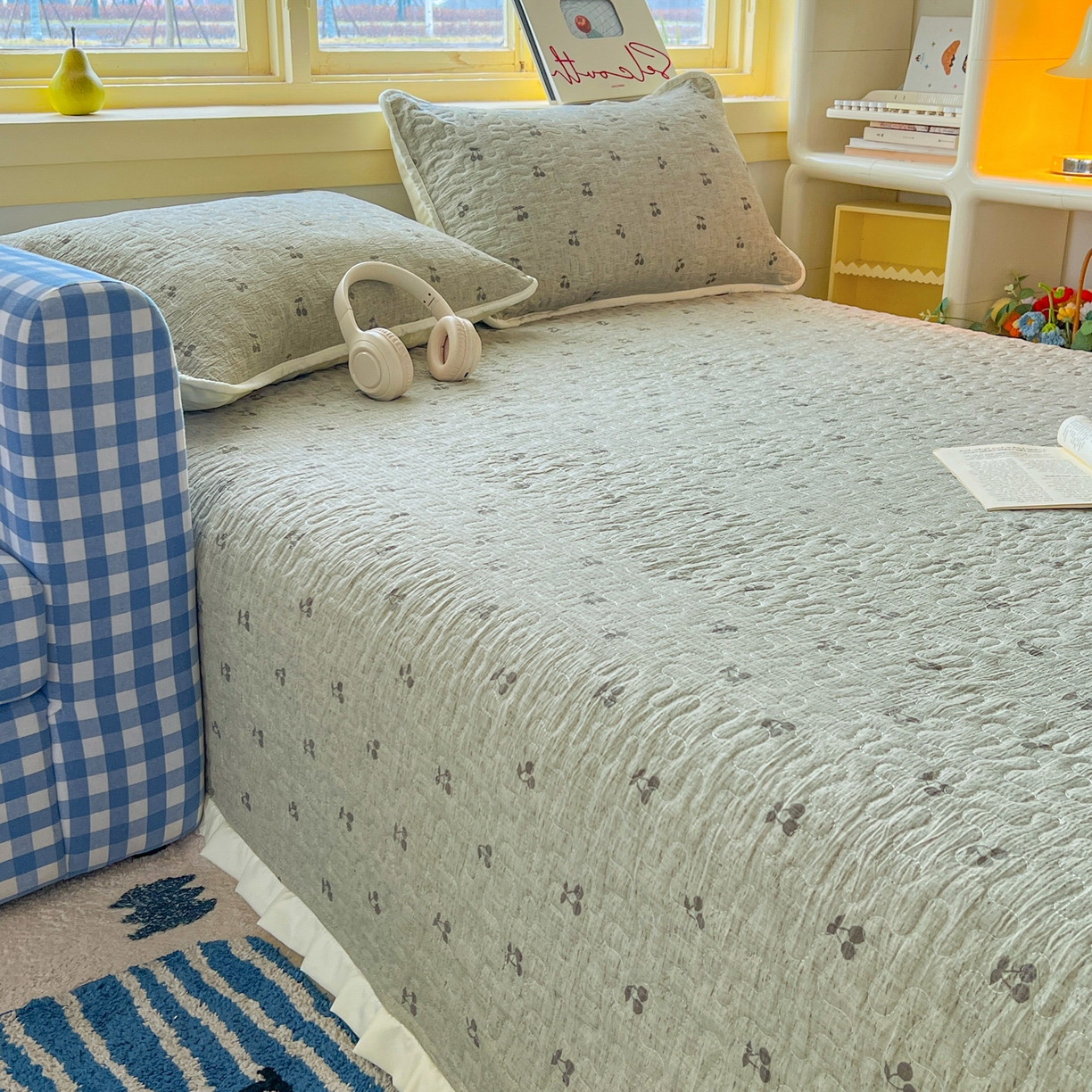 91家纺网 家纺一手货源 找家纺 默忆 2026新款亲肤舒适双层纱花边宽床盖 樱桃曼舞