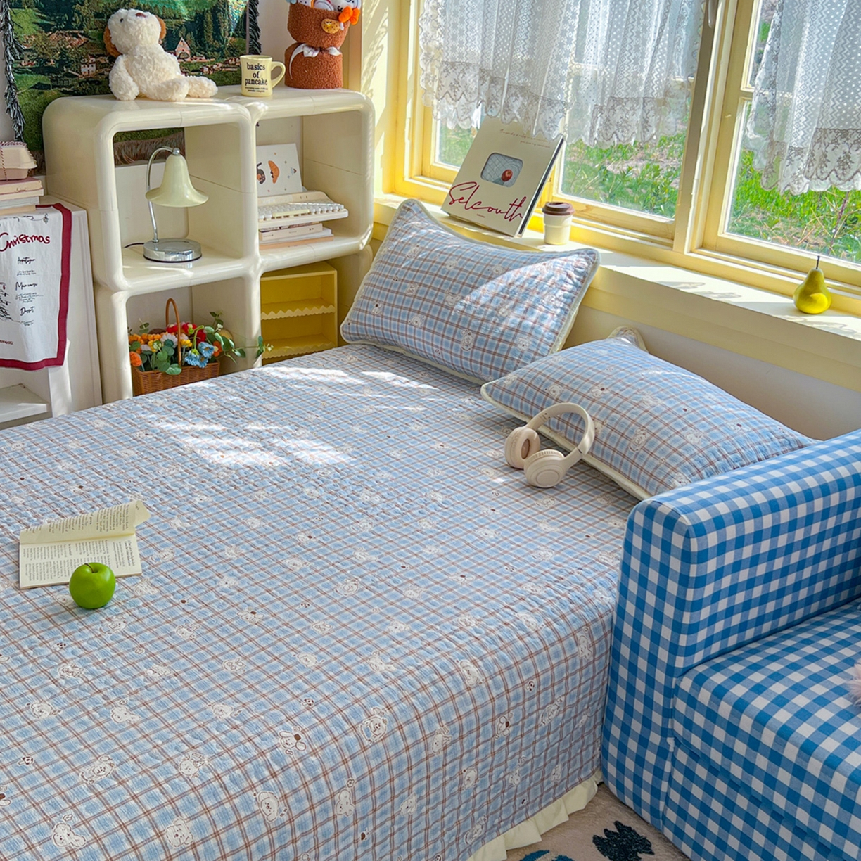 91家纺网 家纺一手货源 找家纺 默忆 2026新款亲肤舒适双层纱花边宽床盖 蓝格小熊