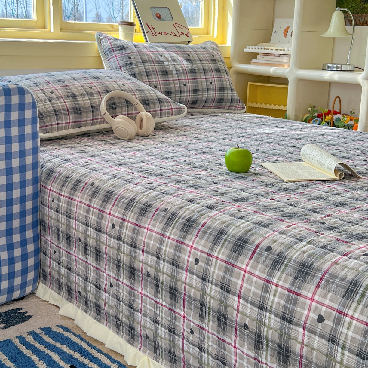 91家纺网 家纺一手货源 找家纺 默忆 2026新款亲肤舒适双层纱花边宽床盖 灰格爱心