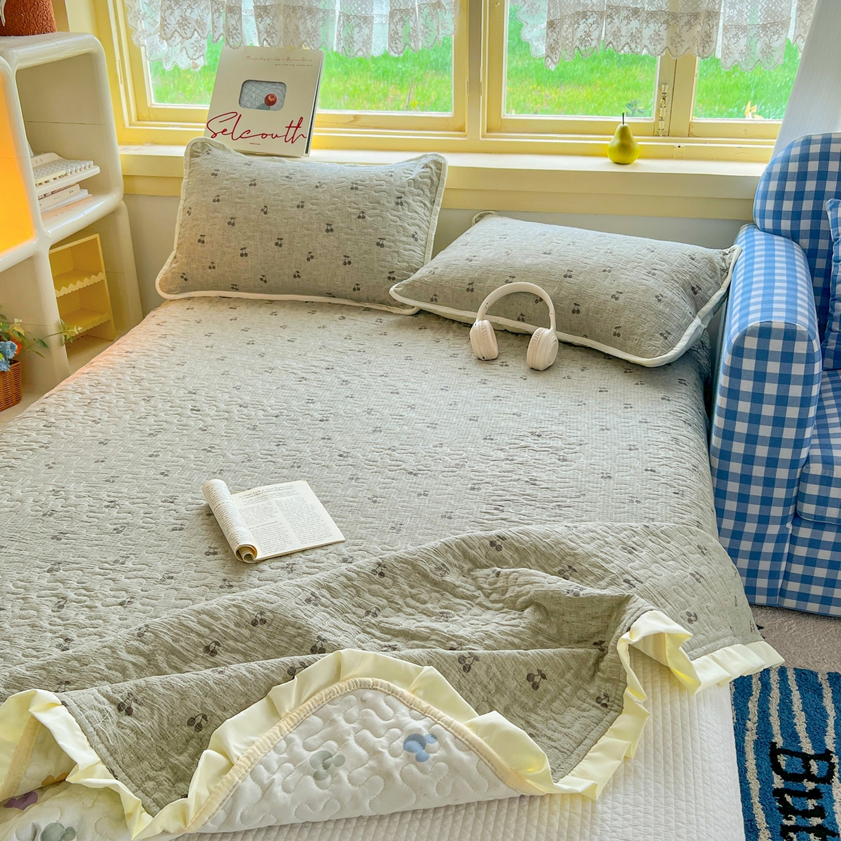 91家纺网 家纺一手货源 找家纺 默忆 2026新款亲肤舒适双层纱花边宽床盖 樱桃曼舞