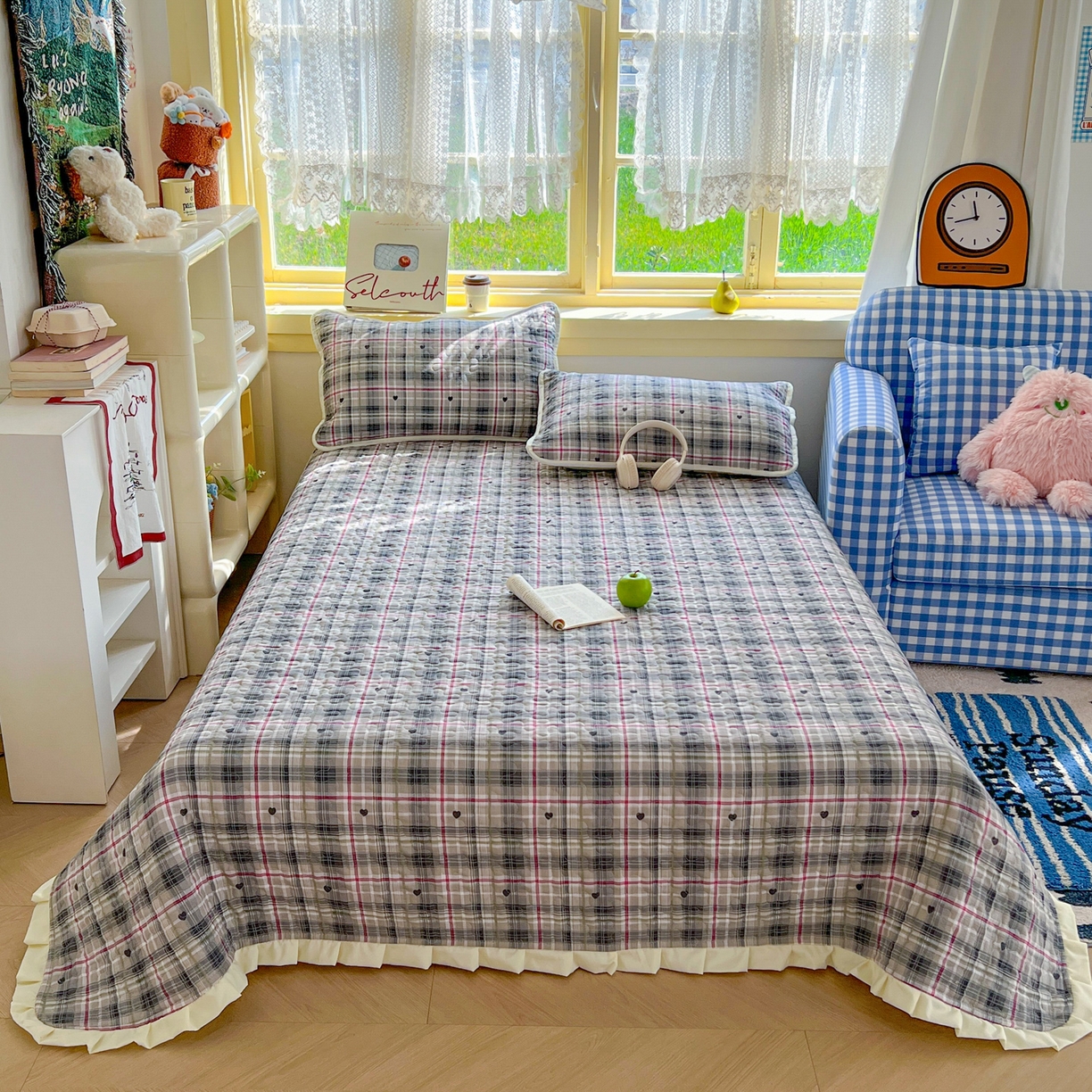 91家纺网 家纺一手货源 找家纺 默忆 2026新款亲肤舒适双层纱花边宽床盖 灰格爱心