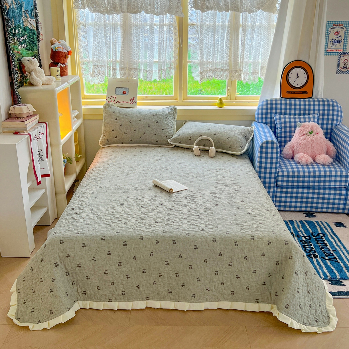 91家纺网 家纺一手货源 找家纺 默忆 2026新款亲肤舒适双层纱花边宽床盖 樱桃曼舞