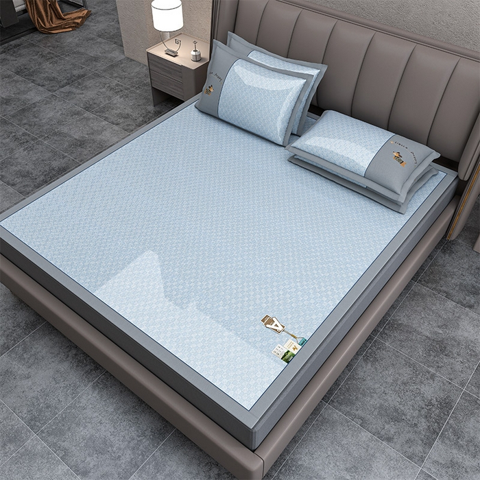 91家纺网 家纺一手货源 找家纺 小牛席业 2026新款棋盘格冰丝腊肠狗贴布绣冰丝席席子凉席 棋盘格可爱小狗冰丝席-蓝色