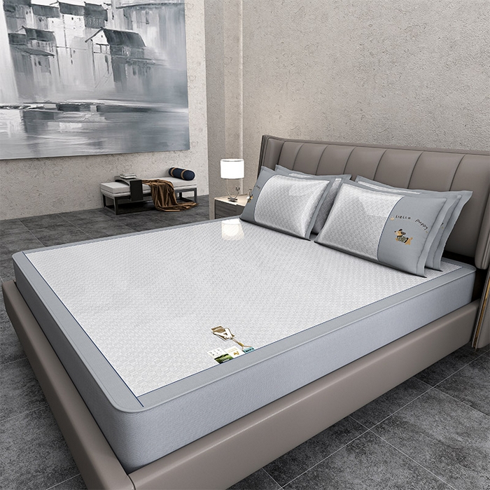 91家纺网 家纺一手货源 找家纺 小牛席业 2026新款棋盘格冰丝腊肠狗贴布绣冰丝席席子凉席-床笠款 灰色