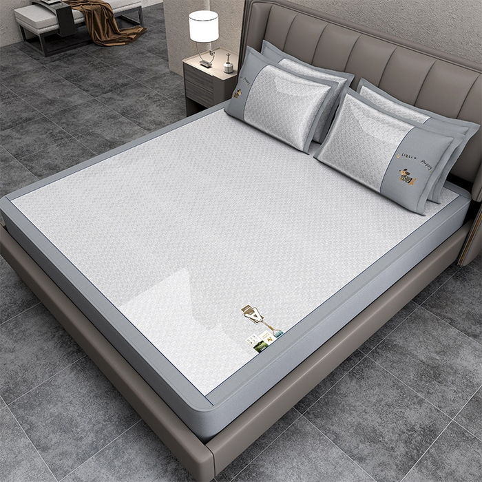 91家纺网 家纺一手货源 找家纺 小牛席业 2026新款棋盘格冰丝腊肠狗贴布绣冰丝席席子凉席-床笠款 灰色