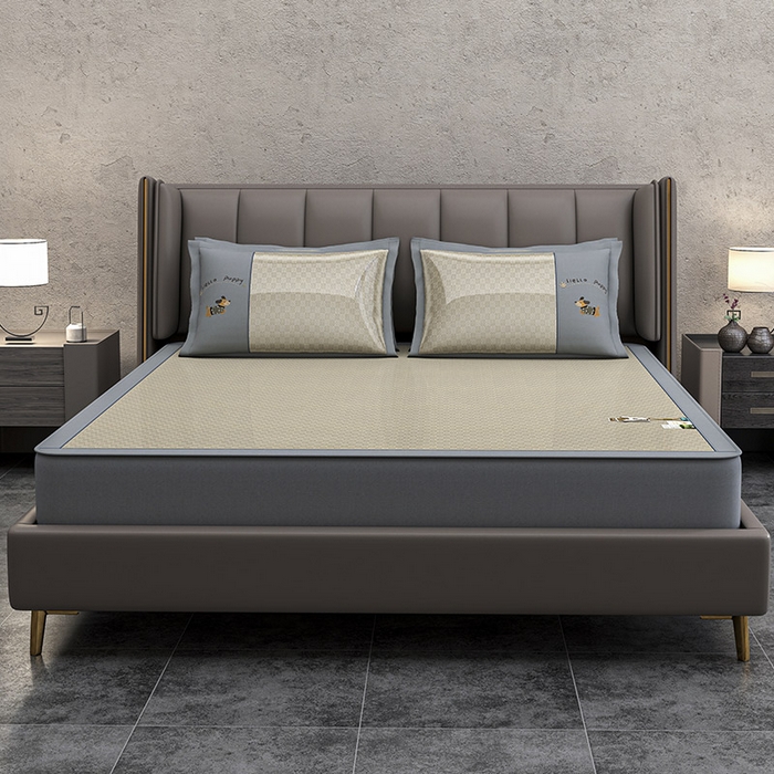 91家纺网 家纺一手货源 找家纺 小牛席业 2026新款棋盘格冰丝腊肠狗贴布绣冰丝席席子凉席-床笠款 咖色