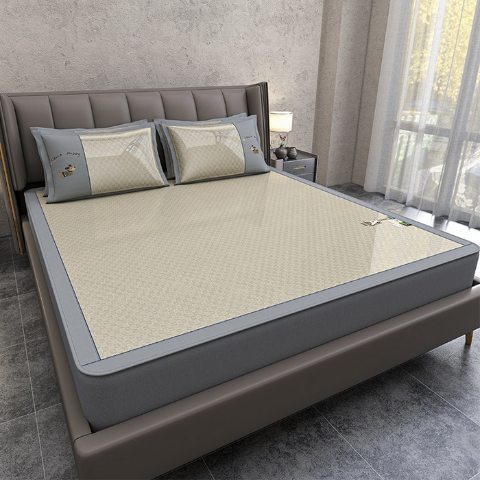 91家纺网 家纺一手货源 找家纺 小牛席业 2026新款棋盘格冰丝腊肠狗贴布绣冰丝席席子凉席-床笠款 咖色