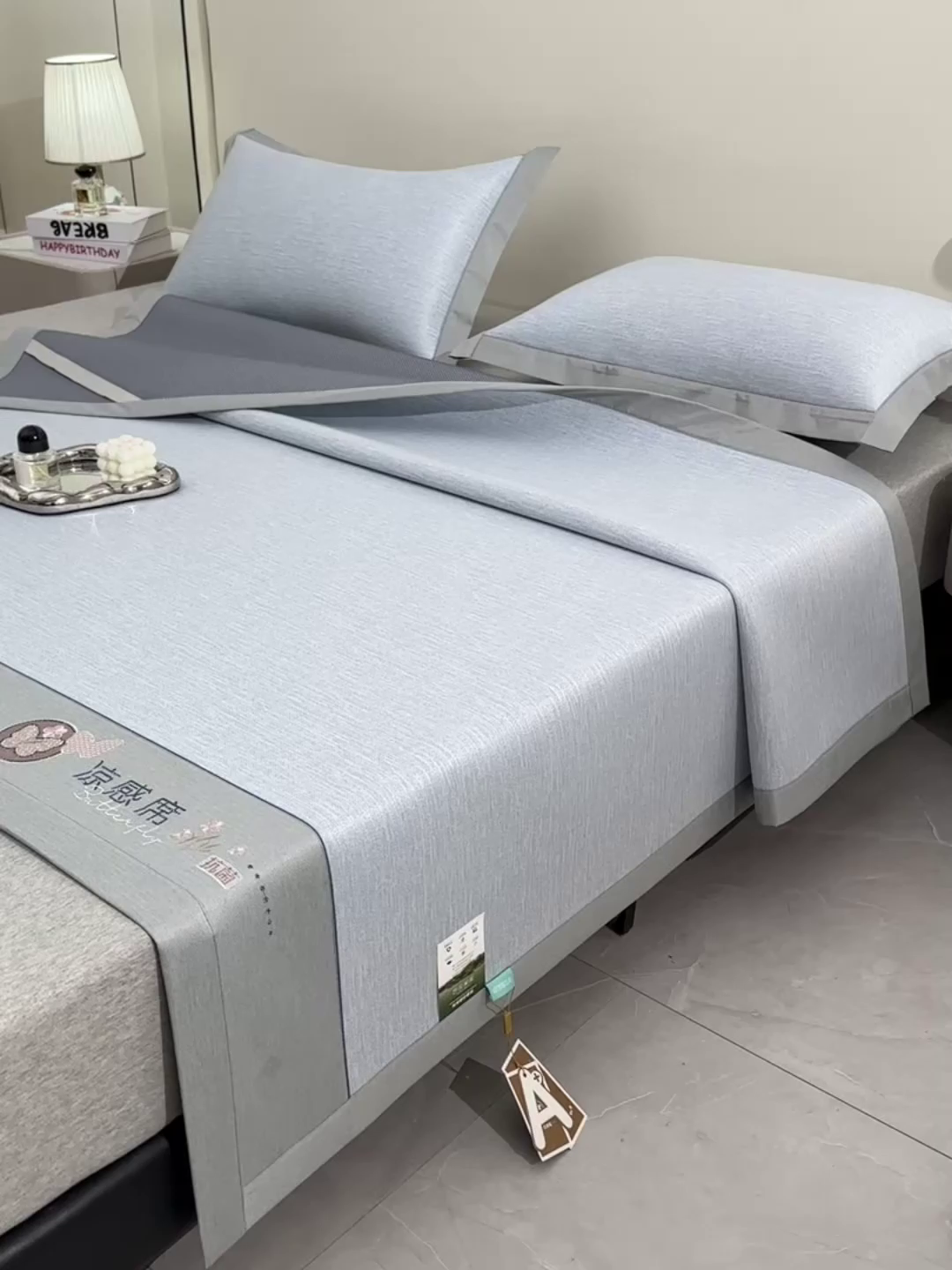 91家纺网 家纺一手货源 找家纺 小牛席业 2026新款小清新凉感冰丝席席子凉席 蓝色