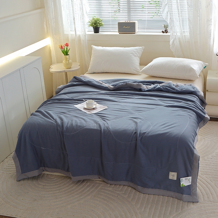 91家纺网 家纺一手货源 找家纺 六合家纺 2026春夏新款纯色水洗棉夏被夏凉被空调被 深空蓝