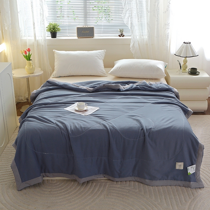 91家纺网 家纺一手货源 找家纺 六合家纺 2026春夏新款纯色水洗棉夏被夏凉被空调被 深空蓝