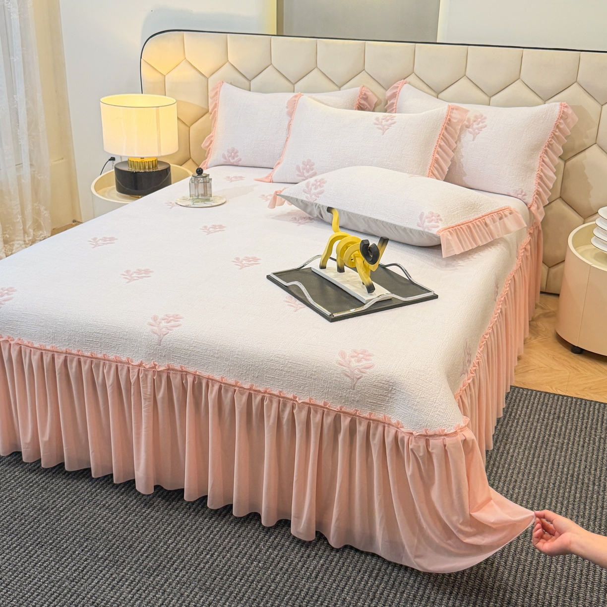 91家纺网 家纺一手货源 找家纺 （总）六合家纺 2026春夏新款A类凉感高分子床裙款凉席三件套-云絮茉香