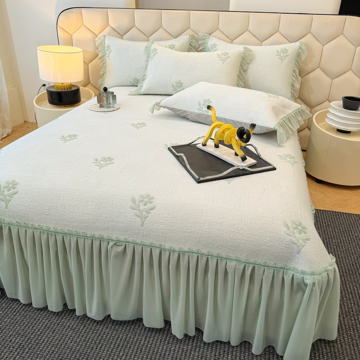 91家纺网 家纺一手货源 找家纺 六合家纺 2026春夏新款A类凉感高分子床裙款凉席三件套-云絮茉香 云絮茉香-绿色